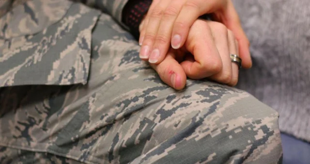 How does Molfa provide psychological assistance to military personnel - фото 1